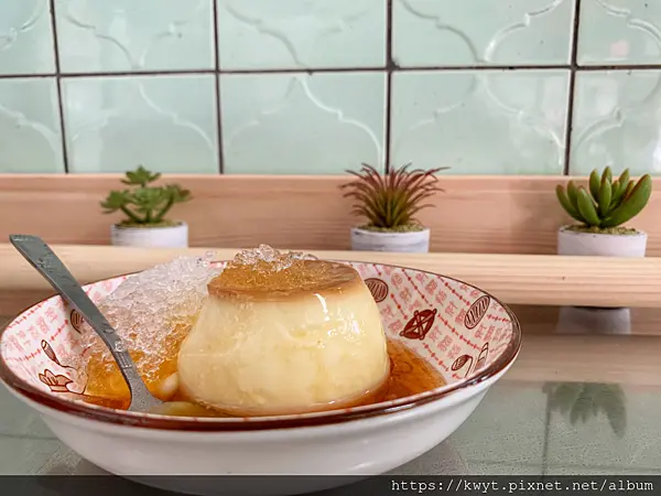 【嘉義。美食】嘉義七彩冰果室。原七彩500c.c.專賣店，嘉義版的依蕾特，換上新招牌依舊超~美味的古早味冰品｜附菜單