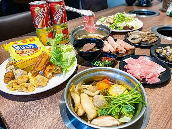 (台北行天宮站)台灣鍋 台北中山區火鍋吃到飽推薦　299起吃到飽平價超高cp值 座位寬敞舒適 食材新鮮任你裝 青菜海鮮冰淇淋肉品飲品任你裝