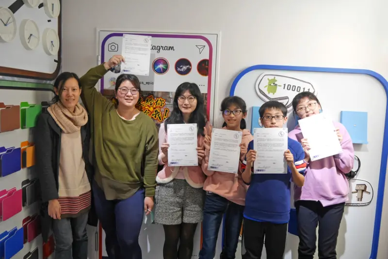 《Escapeholics 密室逃脫 [超机大冒險]》可以邊玩邊拍的手機世界，適合小大朋友的歡樂密室