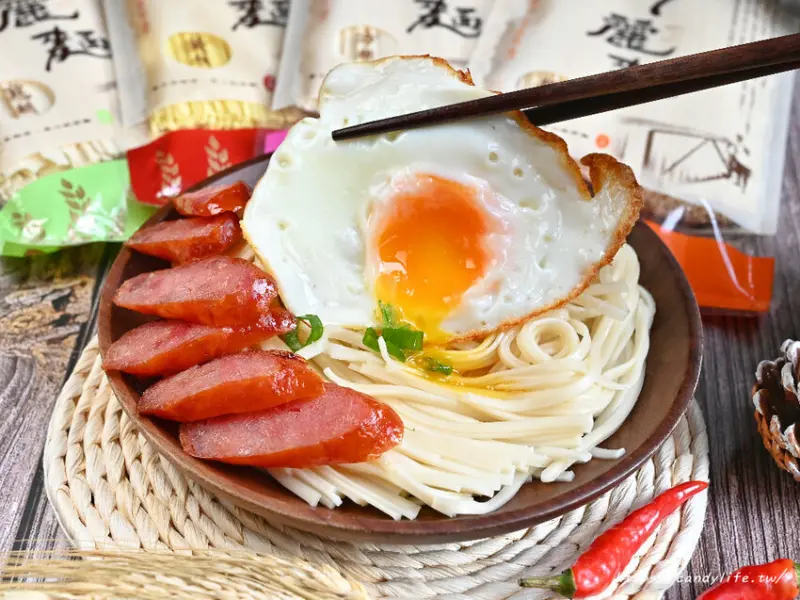 灣麗麵｜將近一甲子的老麵廠，透過日曬麵的方式讓麵條更Q彈有力，五種麵條任你選～