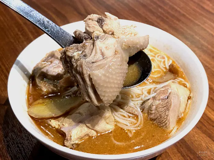 麻油雞 麻油腰只湯麵線｜湯頭甘甜溫醇，暖胃又暖心，冷冷冬天最適合 多家分店一年四季都好吃｜阿圖麻油雞