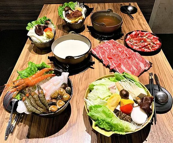 【台北東區火鍋&銅盤燒肉】過年用餐推薦餐廳|春節期間不打烊!台北大安區美食推薦 咕嚕咕嚕 昆布火鍋&銅盤燒肉|東區美食