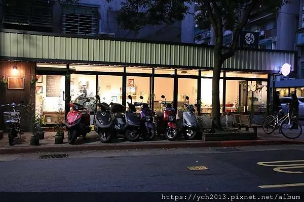 捷運永春站咖啡館推薦／瑰夏咖啡永春店UNC Coffee／台北獨創唯一用六支藝妓咖啡結合延長冷萃的冷萃咖啡，夏日冰涼上市