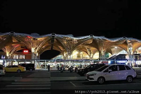 花蓮車站美食／魚骨頭Fish Bone Cafe花蓮車站店／健康美味又方便的餐點