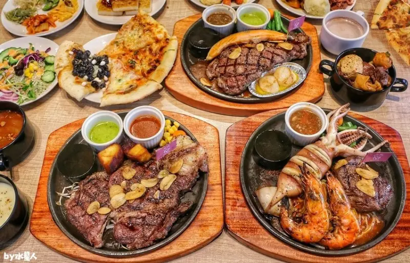 牛排自助吧吃到飽最便宜299元！手工披薩、熟食炸物、咖哩飯無限享用，當月壽星整桌9折