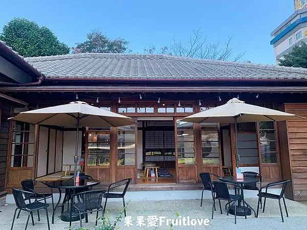 一起走入花蓮檢察長的家 , 感受日式古蹟的風華與歷史 , 還有可愛的撿柴長與撿柴長夫人熱情接待   為了毛孩的活動空間 ,.花蓮知名咖啡斗宅 ,捨棄原本的店鋪   重新籌備更棒更完整的藝文咖啡廳  除