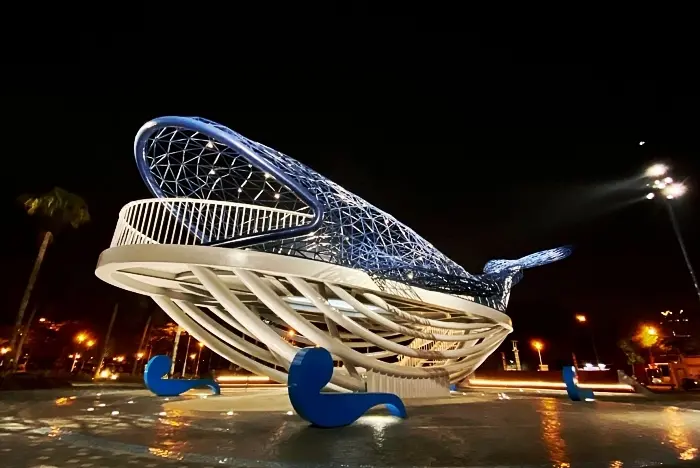 台南景點⎮大魚的祝福X大魚星光牆。夜晚限時點燈超夢幻，兩大熱門打卡地標，讓你拍好拍滿。 @捲捲頭 Wonderful 品味。生活