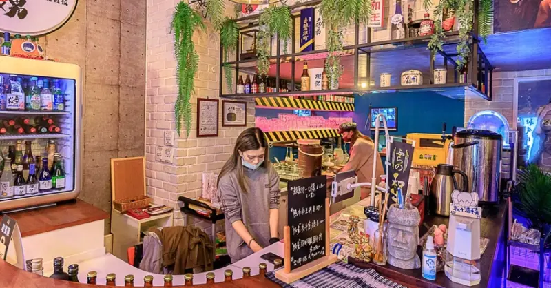 渣女渣男•深夜和牛燒肉燥飯│全台中最渣的宵夜美食！營業至凌晨2點半，雖然很壞壞、讓人不敢亂瞄，但是和牛漢堡排咖哩飯平價又有水準！