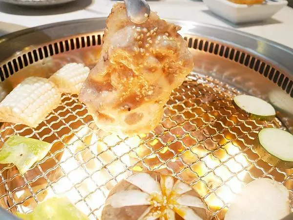 高雄好好鍋之「好想燒肉」美美的白色系燒肉店♡