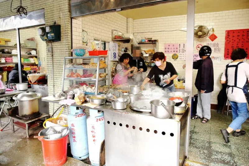 【食。基隆】暖暖麵店〜暖暖人氣麵店，一碗乾麵加一碗餛飩湯，就愛這款古早味，暖暖人的共同記憶