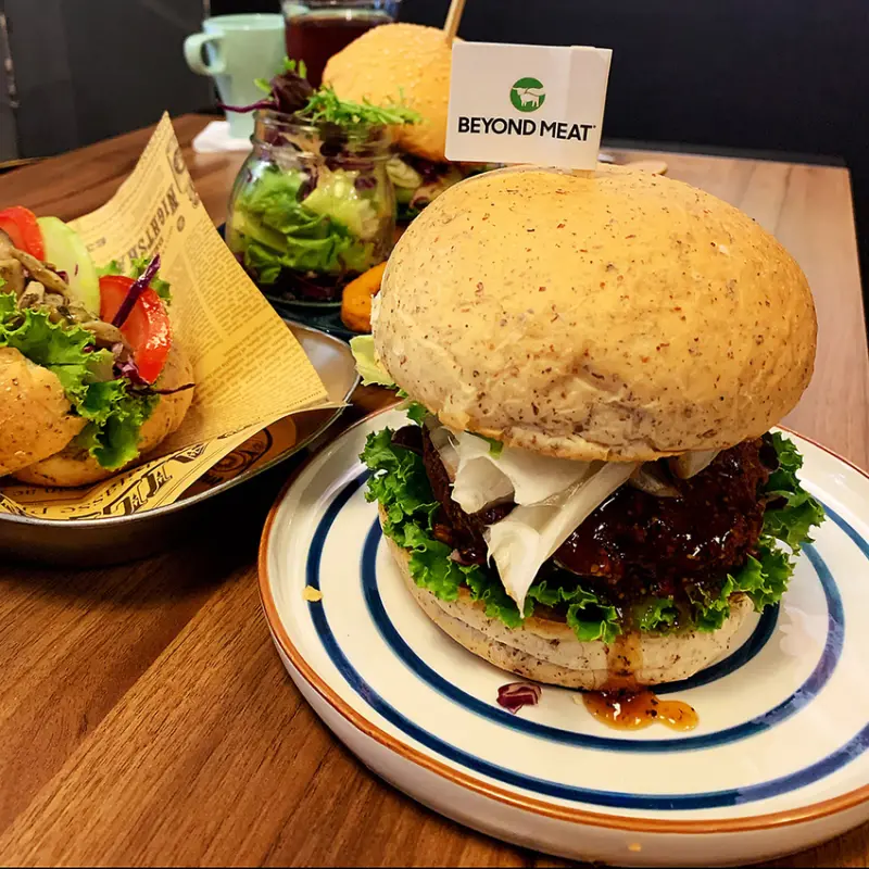 台北北投奇岩│Burger Su美式蔬食漢堡專賣店：蔬食未來肉漢堡BeyondMeat│素食漢堡、近捷運奇岩站/中山國中站【附菜單】【素食餐廳】【蔬食餐廳】