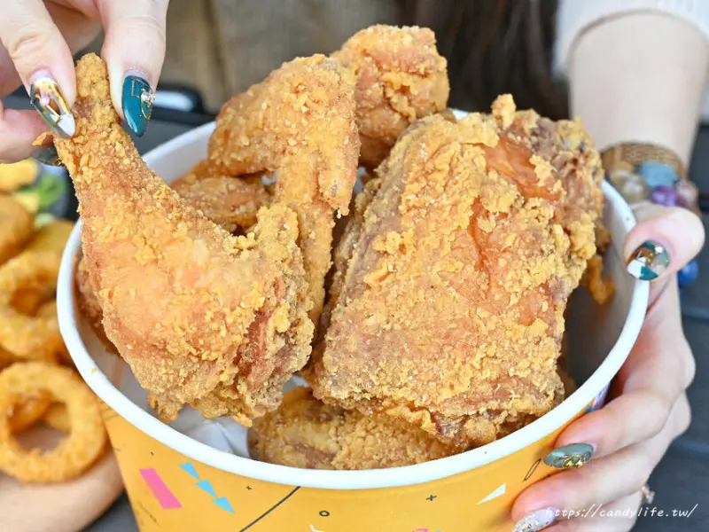 六星炸雞│台中必吃炸雞店！外皮酥脆，肉質鮮嫩又多汁，超值全家餐必點，還有雞軟骨也是人氣王～