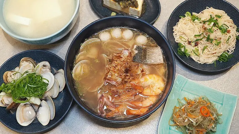 高雄也能吃到澎湖特色私房料理【加樂小廚】料好實在、滿滿的澎湖海鮮小吃就在這裡！附菜單價位 文化中心附近 高雄捷運美食 高雄小卷 苓雅區小吃