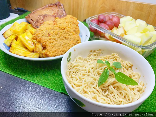 【宅配】大甲乾麵。正宗的古早味系列，麻油細麵 Ft. 蔬菜油蔥，麵條Q彈有勁帶有麵香，加上就是「這個醬汁」的加持，一碗吃完還想再來一碗！