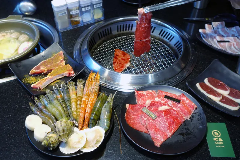 町番燒肉，台北火烤兩吃吃到飽，A5和牛、帝王蟹、生猛海鮮、百種食材及啤酒喝到飽