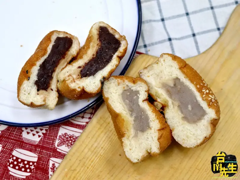 台南手工包子饅頭／沒有店名飄香20年／甜麵包半小時內秒殺完售／限量供應撲空5次才買到／老顧客直接買整袋不手軟／還沒營業就排隊／在地人的台式下午茶