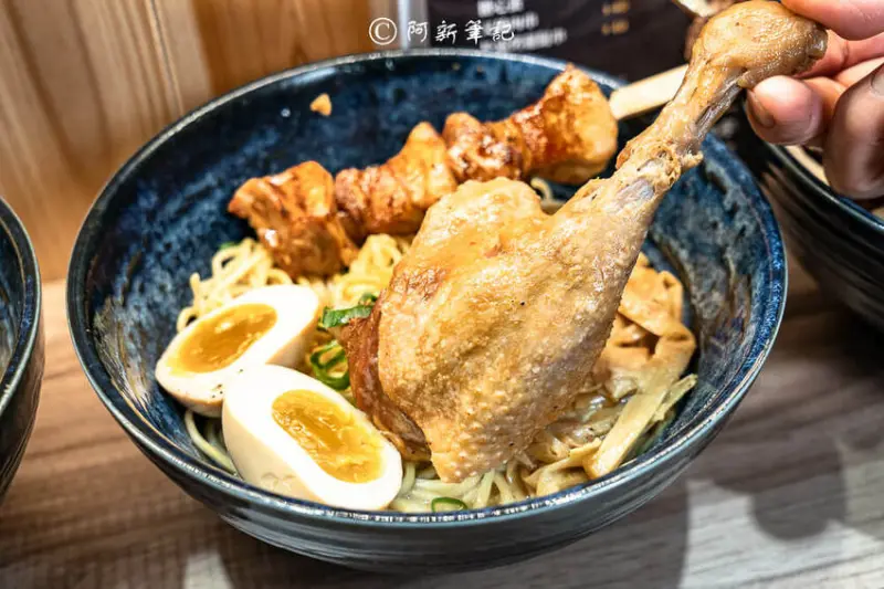 阿新筆記|戰鬼麵屋|台中最強屋台拉麵！松露烤雞拉麵爆多松露超邪惡，每天限量40碗逼死誰～