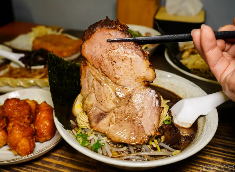 [花蓮美食]不管在哪裡賣都不會漏氣的豚骨拉麵-黑潮拉麵 提供一蘭拉麵的服務 可調濃淡湯頭跟麵的軟硬 厚切叉燒拉麵 黑蒜拉麵 炸串 炸豬排 叉燒飯 花蓮拉麵 @跳躍的宅男