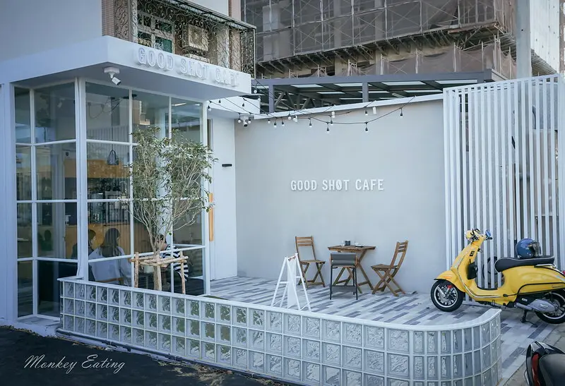 【台中北屯】舊社咖啡Good Shot Cafe│白色貨櫃風好好拍，咖啡甜點有水準，近北屯好市多