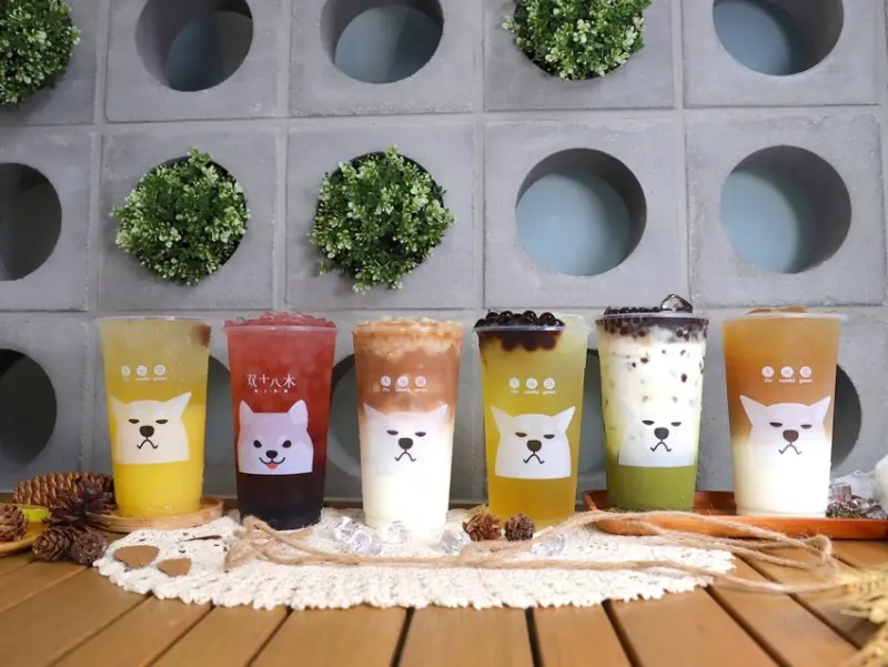 双十八木職人茶飲-高雄鳳山店新開幕! 2月優惠多多，新品-燕麥紅茶拿鐵、翡翠柳橙、金萱雙Q給你過年新享受～｜用可愛的柴柴飲料杯，陪你開心過年！ - 進食的巨鼠