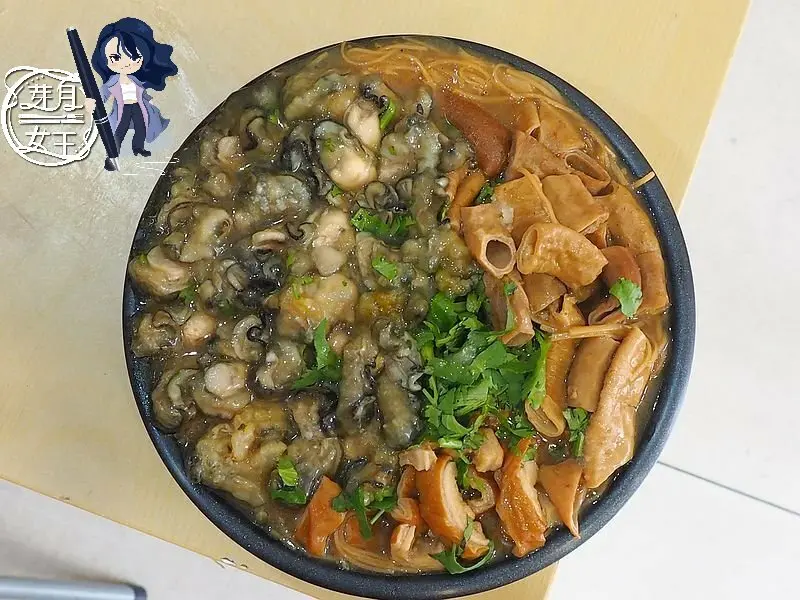 越南人煮的大小腸麵線還蠻好吃的，也有浮誇版的三寶麵線，吃起來還帶點香茅味呀~