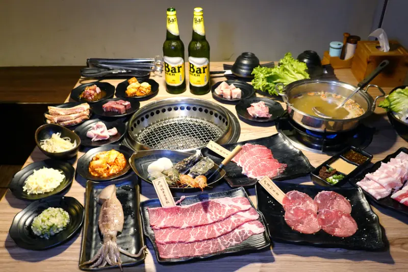 蘆洲聚餐烤肉推薦-赤富士日式無煙燒肉鍋物蘆洲店，百種燒烤、自助吧、Cold Stone吃到飽，蘆洲啤酒喝到飽