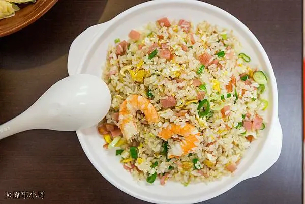 中壢龍岡士校忠貞市場美食-李家美食，不只炒飯美味！各式餐點也是物美價廉CP值爆表呢。