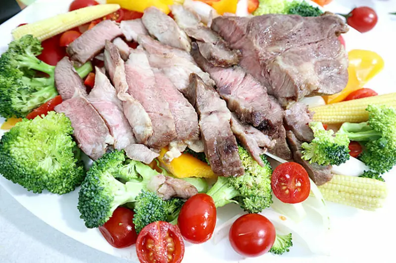 KitchBot麒趣｜西班牙伊比利豬｜厚切2.5公分豬肉排｜西班牙的國寶級食材｜豬肉界的愛瑪仕或是勞斯萊斯｜大理石紋般的油花｜鮮香彈脆｜自然榛果香鮮甜