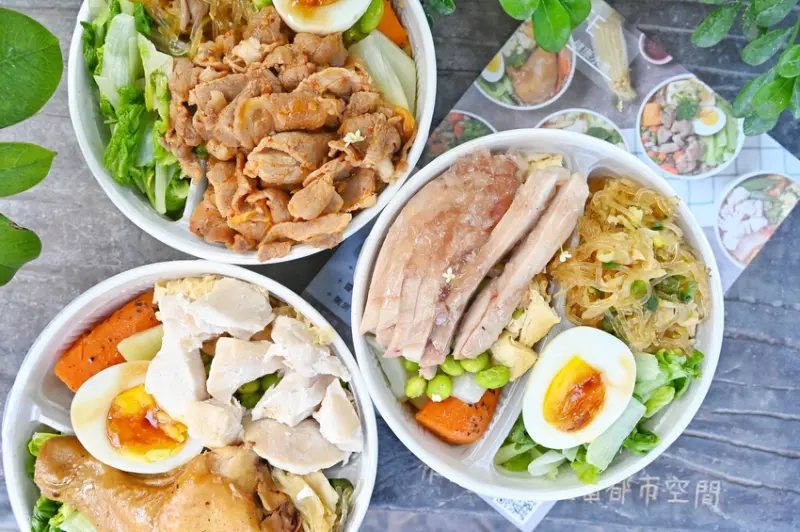 台中水煮餐推薦，以餐車起家到店面，好口碑相傳，份量超實在，光是配料就有六、七種！