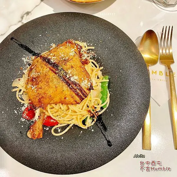 【台中。西屯】↠文文吃吃↠逢甲商圈高調奢華好拍網美級餐廳｜不言 Humble 近逢甲夜市