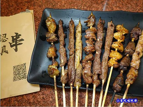 花蓮玉里美食/宵夜必吃【認真串平價炭火燒烤】每串20元；涮嘴新彊烤肉串、串串好吃、串串夠味(食記+MENU)