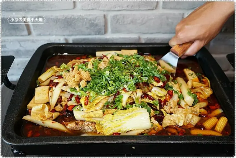 城裡來的巫山烤魚║公益路美食，現點現撈現烤麻辣活魚料理，6種正宗四川麻辣風味，鹹香麻辣直襲你的味蕾！！