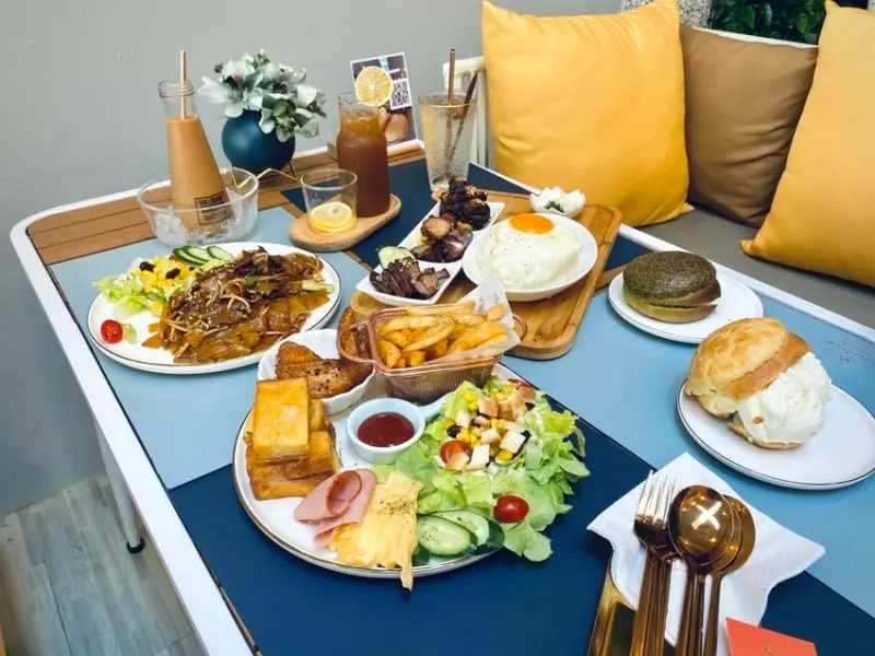 新竹竹北。吃 | Next Stop+ 手作料理 竹北店 | 來自香港創意手作料理。重新演繹港式美食。顛覆港風料理的刻板印象。叉燒三重奏米飯。冰淇淋菠蘿包