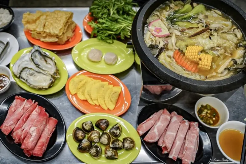 | 高雄美食 |獨特又道地的沙茶那濃郁香氣讓人回味無窮/每日現熬高湯生蠔必點/林家潮汕石頭火鍋