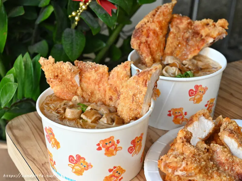 龍岩洋行｜台中銅板小吃，大腸麵線搭香雞排，讓你欲罷不能的平凡美味！