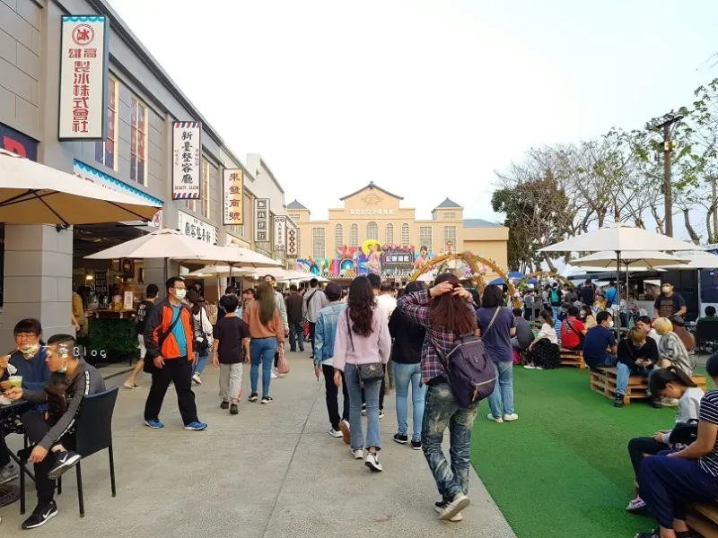《高雄好好玩》Holo Park．映像鹽埕❤再現港都繁華老所在~復刻50年代電影商店街｡