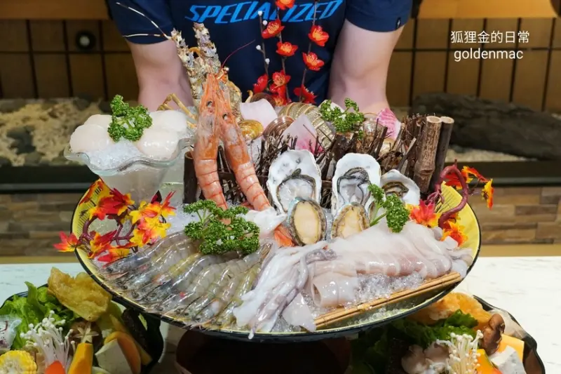 台中美食 │ 十三玥精選鍋物 比臉盆大的海陸雙人龍蝦餐真的太划算 還有私房滷也別錯過 台中火鍋店推薦