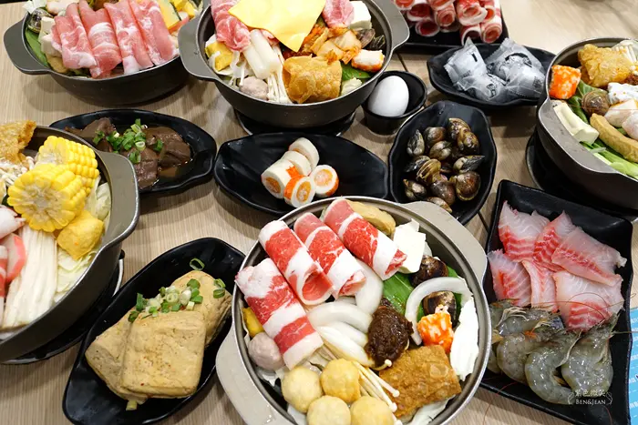 百元世界小火鍋 多國風味湯底群聚一堂，自助吧 飲料 霜淇淋 冰淇淋 爆米花 超值，CP值超高 小資族家庭團體聚會最愛｜宜蘭羅東美食火鍋餐廳｜鍋賣局｜含菜單