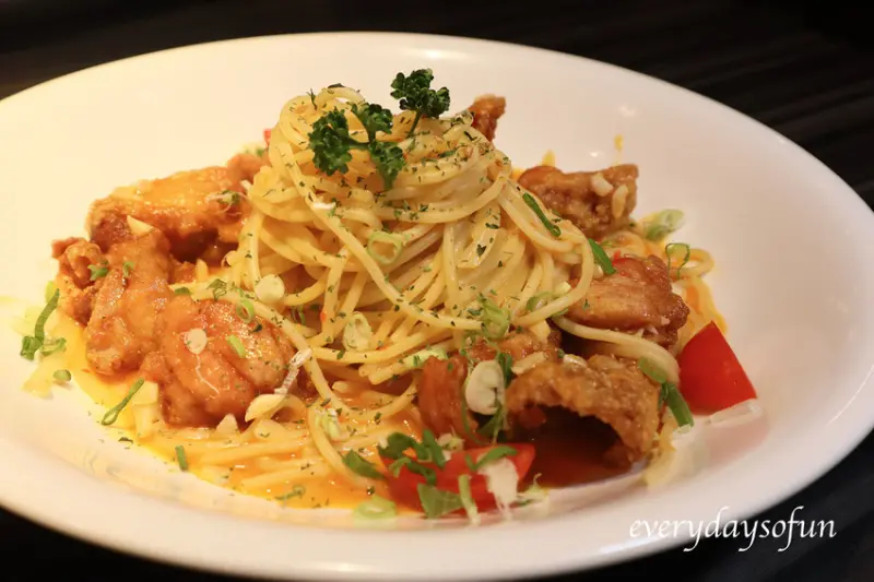 嘉義餐廳∥洋城義大利餐廳∣嘉義大潤發店2021新開幕，義大利麵、披薩超多選擇，約會聚餐推薦