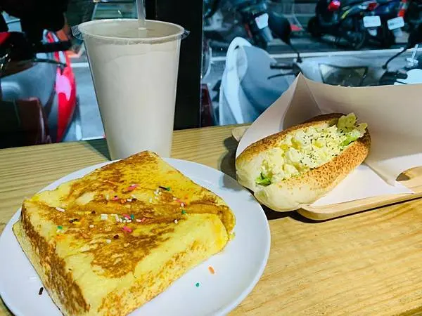 【新北 三重】秋千早午餐//近捷運三重國小站 巷子內熱門早午餐店 多樣品項不踩雷 帶給你一天的活力來源