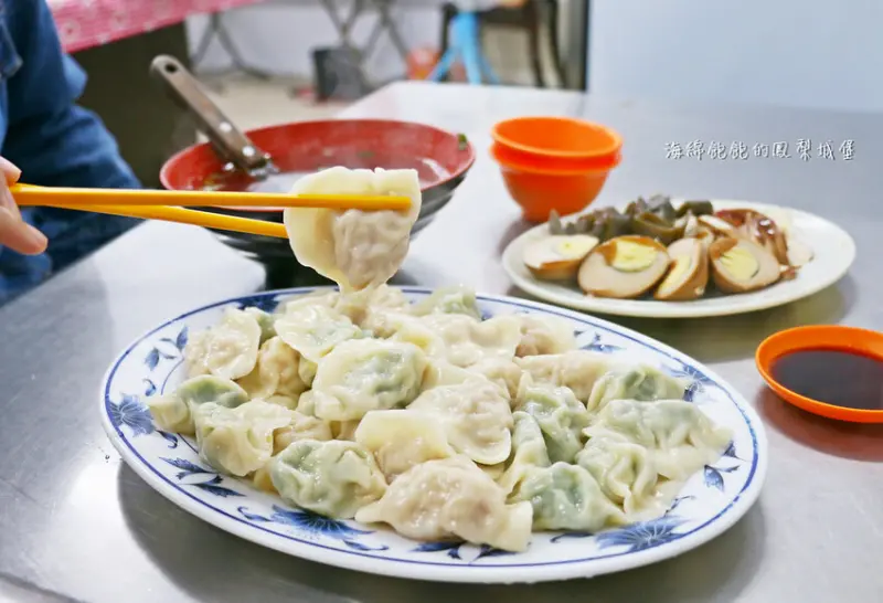 水產餃子館｜基隆正濱漁港美食，一次都是100個水餃起跳！菜單價位