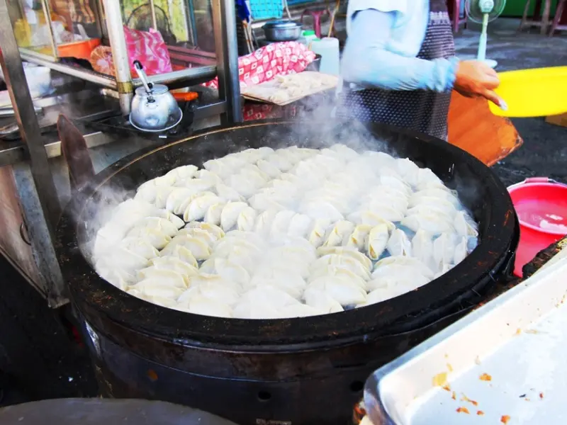 三顆煎餃竟只要10元!?在地人激推台南永康區早餐-大灣煎餃