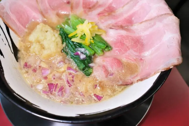 京都柚子豚骨拉麵研究中心｜超級拉麵職人插旗東區！必點柚子胡椒豚骨拉麵！東區日式推薦、東區拉麵推薦、SOGO美食推薦、忠孝復興站美食推薦、台北拉麵推薦