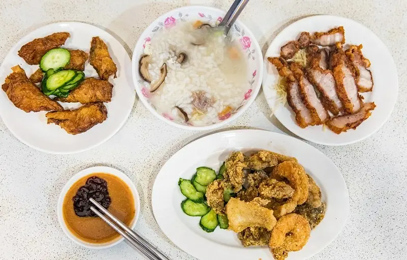 【吃翻華西街夜市之十一】【龍山站美食】華西街夜市五十年老店.清泉號香菇粥蚵仔煎.蚵仔品質極好