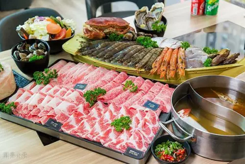 中壢環北路美食-大魔鍋物，超澎湃春酒特餐期間限定推出！A5和牛加上浮誇海鮮戰艦讓大家吃得是牛年吉利年年有餘！（邀約