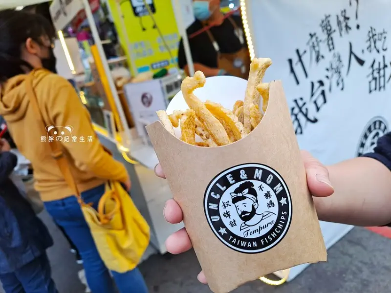 【台中北區】叔炸甜不辣媽-台中一中店，台南人氣小吃進駐台中，現點現炸口感酥脆，與膨鬆感的甜不辣完全不同，台中美食推薦