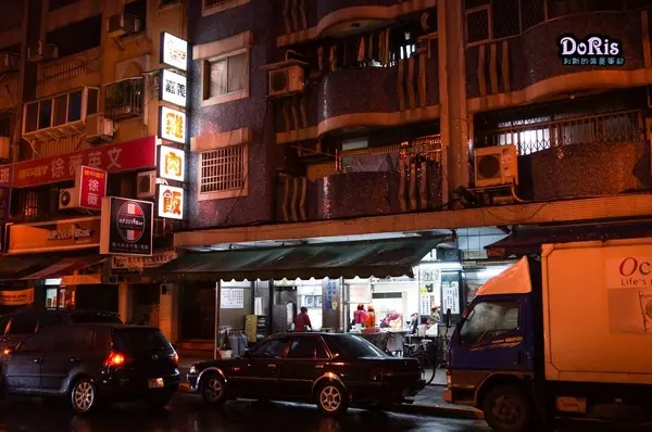 台北也有令人難忘懷的雞肉飯-梁記嘉義雞肉飯                
      