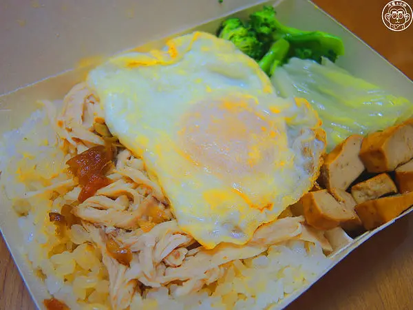 呷飽祙【台北中山･梁記嘉義雞肉飯】排隊銷魂雞肉飯便當
