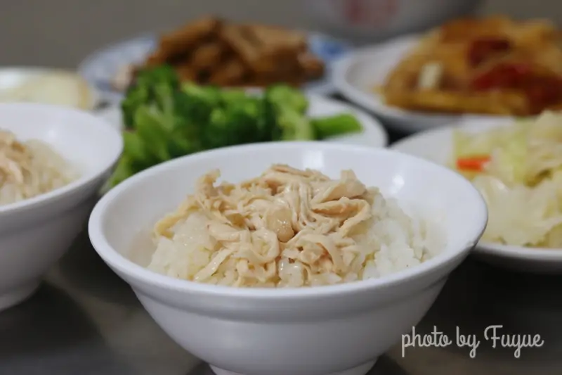 |台北中山‧小吃| 雞肉飯排隊名店《梁記嘉義雞肉飯》康熙來了推薦/近長安國小/松江南京站