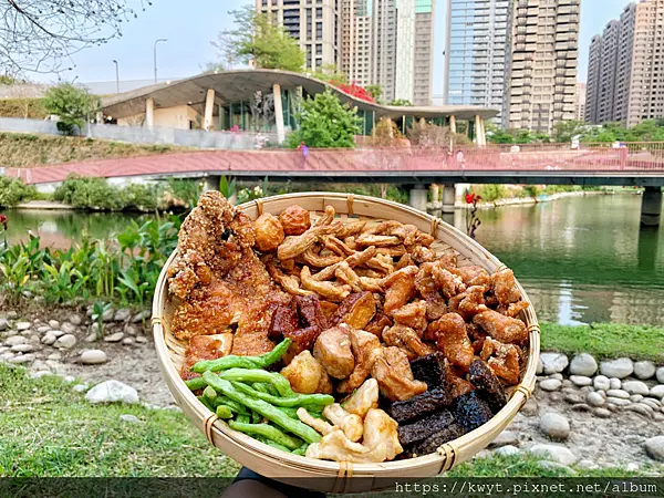 【台中大里炸雞排店】小彤帽密沾醬炸鷄排。台中大里區宵夜推薦，優選美味炸物搭配秘製沾醬，堅持現點現炸，下午茶宵夜外送！